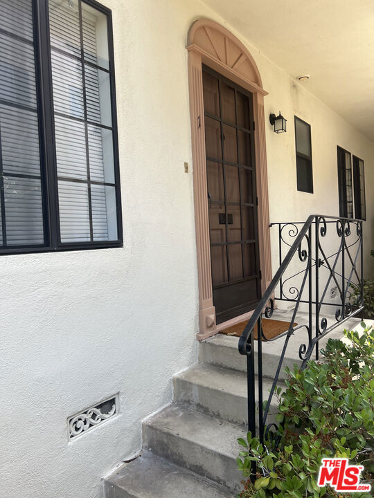 1124 San Rafael Avenue, Glendale CA: https://media.crmls.org/mediaz/ce2c2e95-075f-4b13-aff9-da7dcdc35d7f.jpg