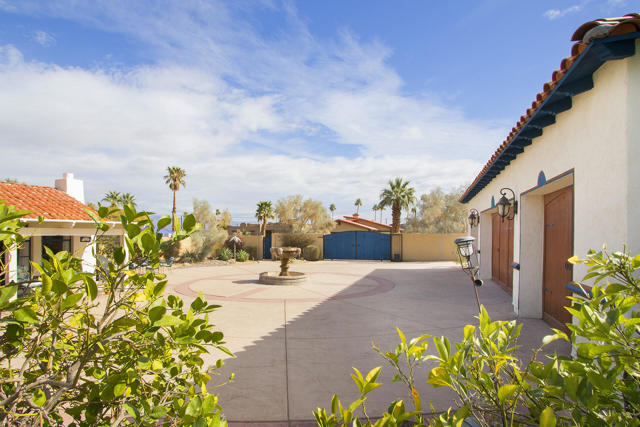 52404 Avenida Rubio, La Quinta CA: https://media.crmls.org/mediaz/ce2c6b70-50c7-4d41-bc79-36a914313ca5.jpg