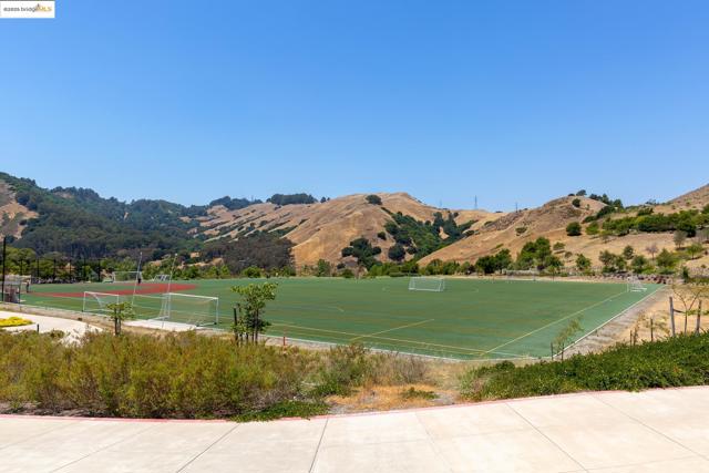 63 Tomcat Way, Orinda CA: https://media.crmls.org/mediaz/ce2cb3f3-a37f-4550-b1d8-7f0a49e6f8d9.jpg