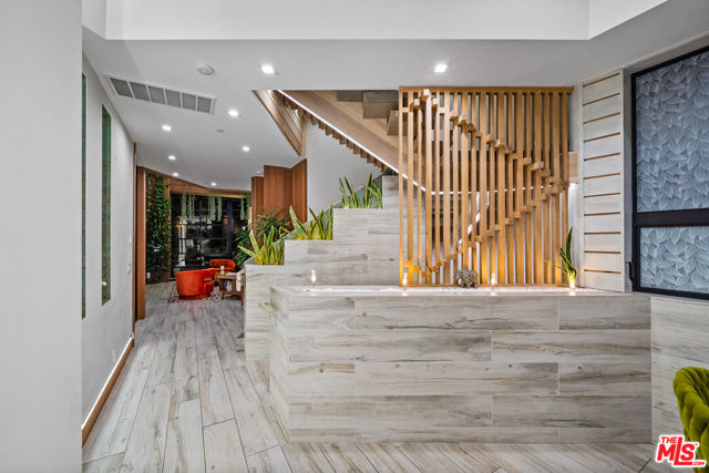 836 California Avenue, Venice CA: https://media.crmls.org/mediaz/ce2db9f3-91bc-4378-a2cc-831d62a3ec3d.jpg