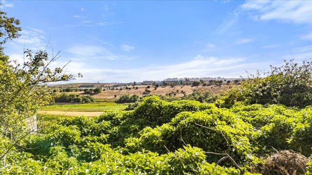 201 Silver Leaf Drive, Watsonville CA: https://media.crmls.org/mediaz/ce2e2547-b280-4668-bdc5-0bbd13c04efb.jpg