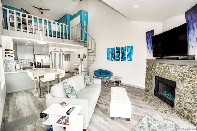 706 Ocean LN, Imperial Beach CA: https://media.crmls.org/mediaz/ce2e9ebc-0d84-4d1d-b543-d9181396d26c.jpg
