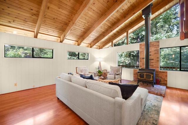 17855 Kiowa Trail, Los Gatos CA: https://media.crmls.org/mediaz/ce2f083a-ab50-4e2c-8296-c724a08510d6.jpg