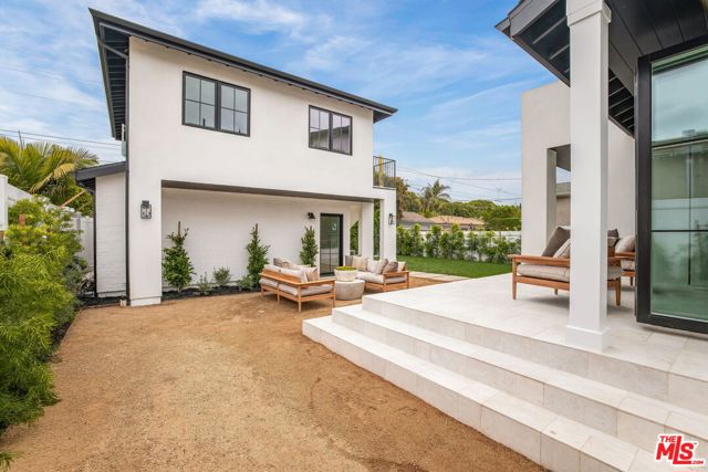 2455 23rd Street, Santa Monica CA: https://media.crmls.org/mediaz/ce2f17b2-5802-4650-86bf-5a2c3b5232b4.jpg