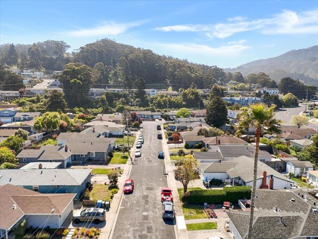 847 Arguello Boulevard, Pacifica CA: https://media.crmls.org/mediaz/ce2f678b-4495-4fff-b5d7-14cb5465b76d.jpg