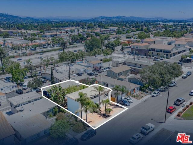 1917 Colonia Place, Camarillo CA: https://media.crmls.org/mediaz/ce2fadf1-5183-4c3f-b2f0-6269582060ea.jpg