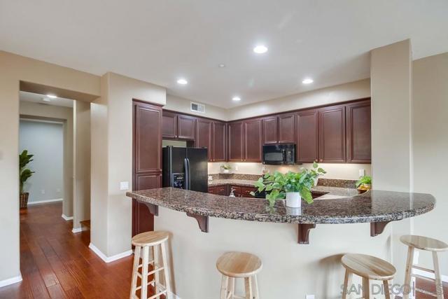 43 Via Sovana, Santee CA: https://media.crmls.org/mediaz/ce2fd00e-32b9-466f-9dc6-fefcaef5e6bc.jpg