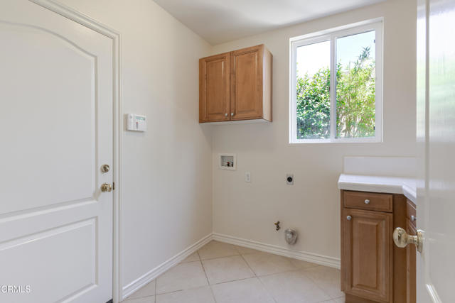 3911 Lilac Canyon Lane, Altadena CA: https://media.crmls.org/mediaz/ce30735d-6779-4afe-9e04-15c20ad8ee3b.jpg