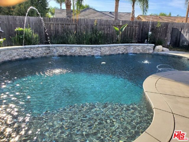 527 Shady Meadow Court, Bakersfield CA: https://media.crmls.org/mediaz/ce3179f7-1548-47a1-808f-bed8b149c3e3.jpg