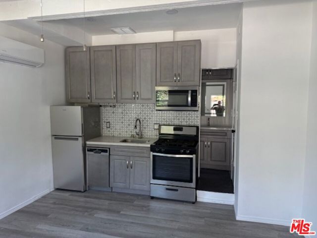 3920 Highland Avenue, Manhattan Beach CA: https://media.crmls.org/mediaz/ce31bbe5-fa83-4df5-b06e-d2cda918d08e.jpg
