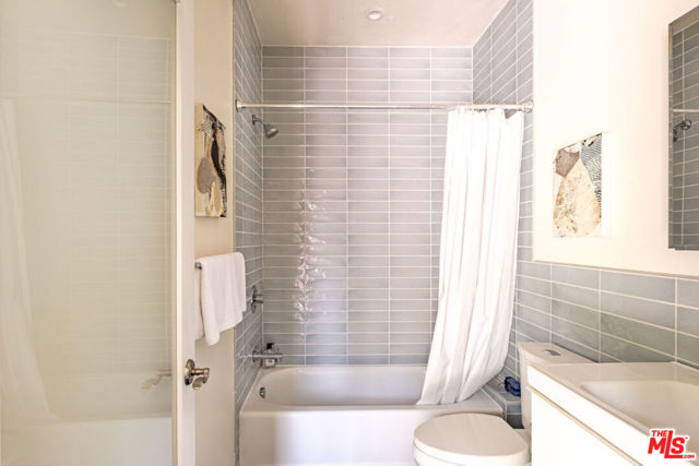 980 Oneonta Drive, Los Angeles CA: https://media.crmls.org/mediaz/ce31f02a-1dd6-4cd9-bc1e-04310e076047.jpg