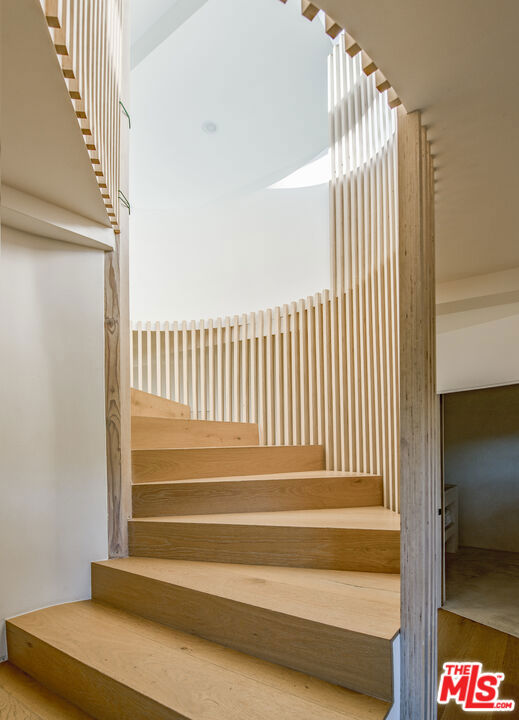 21960 Cereza Way, Topanga CA: https://media.crmls.org/mediaz/ce323610-2bf2-494e-854b-27f827af7bf4.jpg
