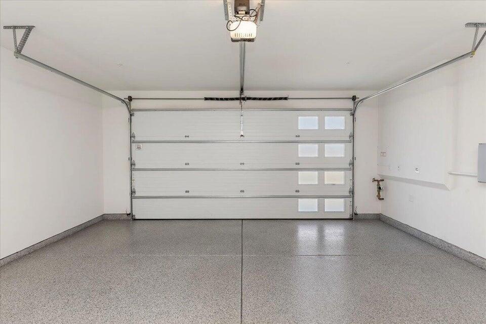 https://media.crmls.org/mediaz/ce325f5b-b3f6-4c39-8b32-c2781ecd712e.jpg?preset=X-Large