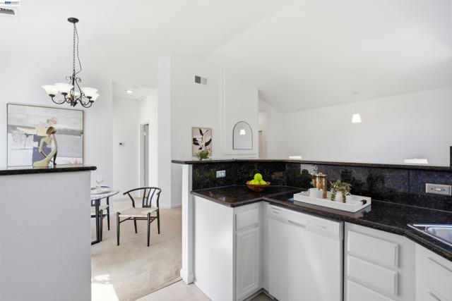 Image 6 of 28 For 5245 Tacoma Cmn