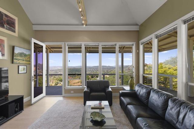 Detail Gallery Image 12 of 34 For 14645 High Valley Rd, Poway,  CA 92064 - 3 Beds | 2/1 Baths