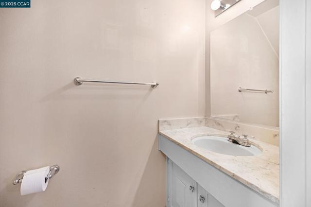 2571 Twin Creeks Dr, San Ramon CA: https://media.crmls.org/mediaz/ce334a3e-4bb5-43f6-8f35-5fbbbaab74e6.jpg