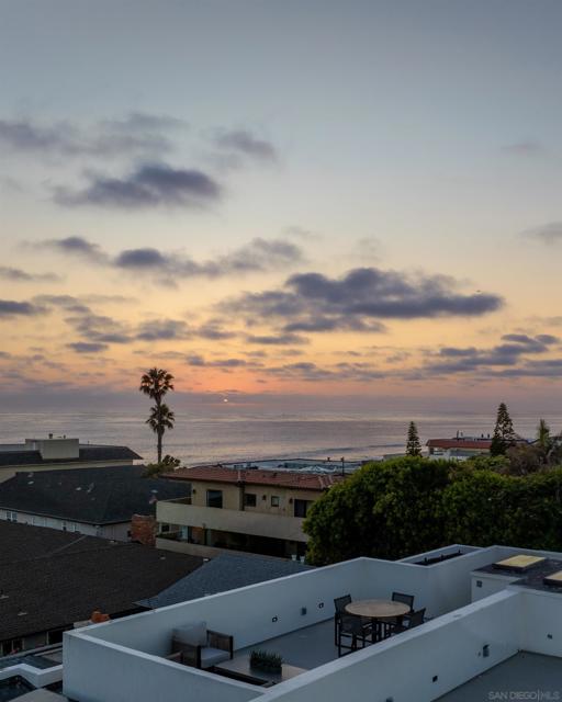 242 Playa Del Norte St, La Jolla CA: https://media.crmls.org/mediaz/ce339b19-93be-4878-9716-0478c54e2b0d.jpg