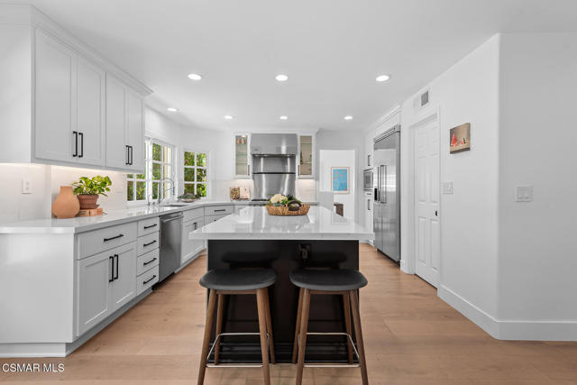 4799 Canterbury Street, Westlake Village CA: https://media.crmls.org/mediaz/ce33face-3edc-471c-be83-34a8f81b0940.jpg