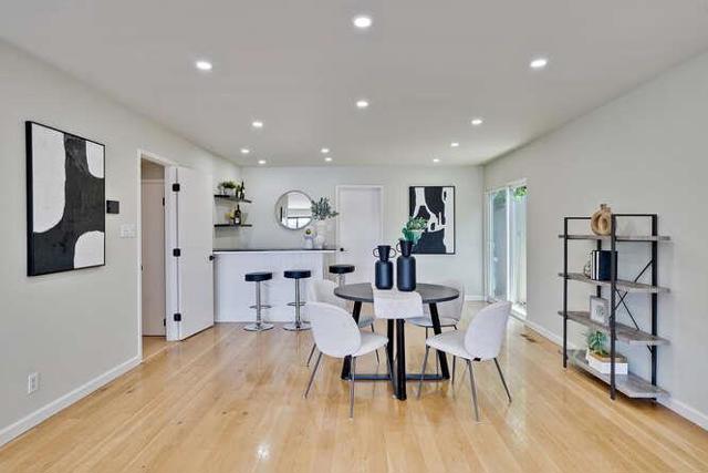 998 Flying Fish Street, Foster City CA: https://media.crmls.org/mediaz/ce3422c3-fe70-452e-9df8-721b6a8d9fe2.jpg