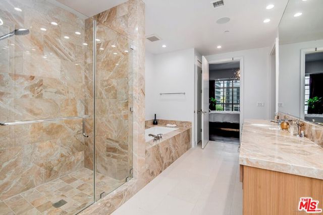 10776 Wilshire Boulevard, 301 photo 15
