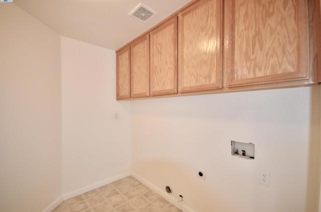 Image 17 of 39 For 9416 Lyndley Plaza Way