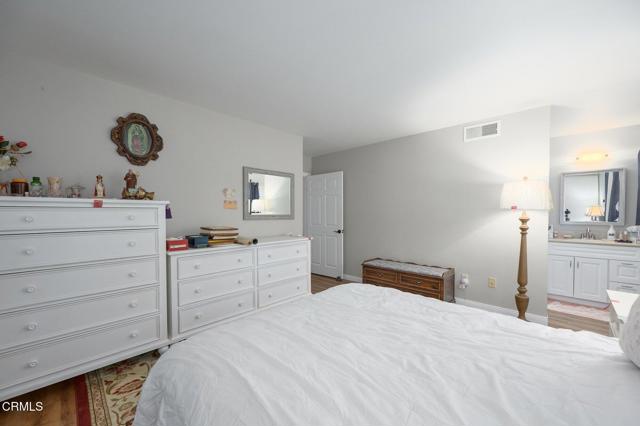 2209 Aspenpark Court, Thousand Oaks CA: https://media.crmls.org/mediaz/ce359c47-5f19-41b5-b97f-7154fb9e7faa.jpg