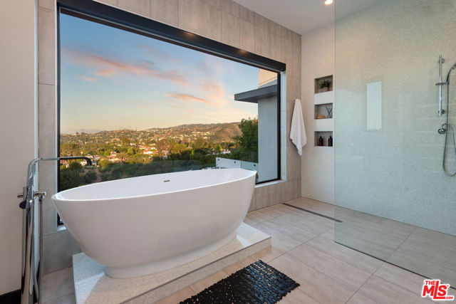 4338 Gayle Drive, Tarzana CA: https://media.crmls.org/mediaz/ce35b8be-86ad-458b-af04-6f623d0f7afc.jpg