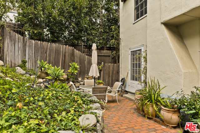 Drew Fenton | 271 Beloit Avenue Los Angeles CA | MLS: 7455926