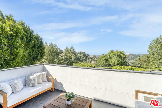 1116 Linda Flora Drive, Los Angeles CA: https://media.crmls.org/mediaz/ce36c767-0fda-4c8e-8a5e-d986ef487006.jpg