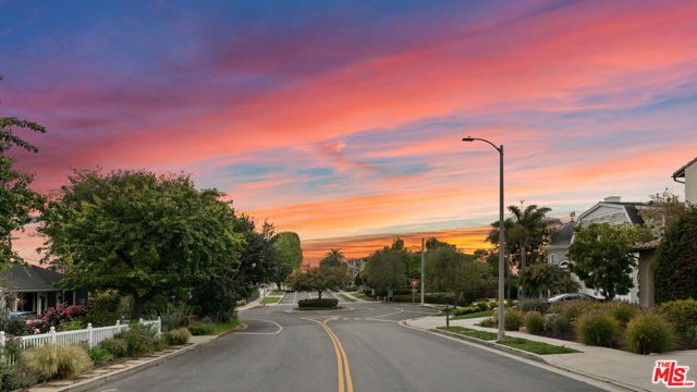 8011 Rayford Drive, Los Angeles CA: https://media.crmls.org/mediaz/ce37271c-0eab-4897-9e7c-bf26dac4f170.jpg