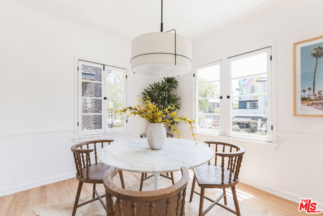 515 1/2 Rose Avenue, Venice CA: https://media.crmls.org/mediaz/ce372f31-17b3-492e-ba28-0b9cd17f196b.jpg