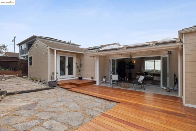 1034 Navellier St, El Cerrito CA: https://media.crmls.org/mediaz/ce3746fd-7cb6-4657-baa6-9200e0e971ab.jpg