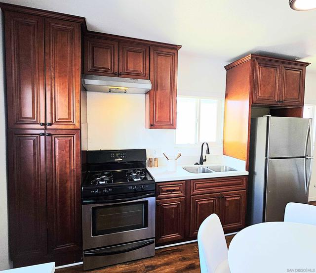 4233 39th ST, San Diego CA: https://media.crmls.org/mediaz/ce37560a-56d3-428c-af43-ffbb4f93395c.jpg
