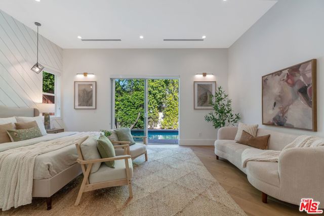 5522 Buffalo Avenue, Sherman Oaks CA: https://media.crmls.org/mediaz/ce37e0ab-ab2e-43dd-a209-dac562cbc084.jpg