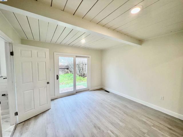 2847 Avon, Concord CA: https://media.crmls.org/mediaz/ce37e3fd-e42a-4cd4-85d9-9eaf4051f161.jpg