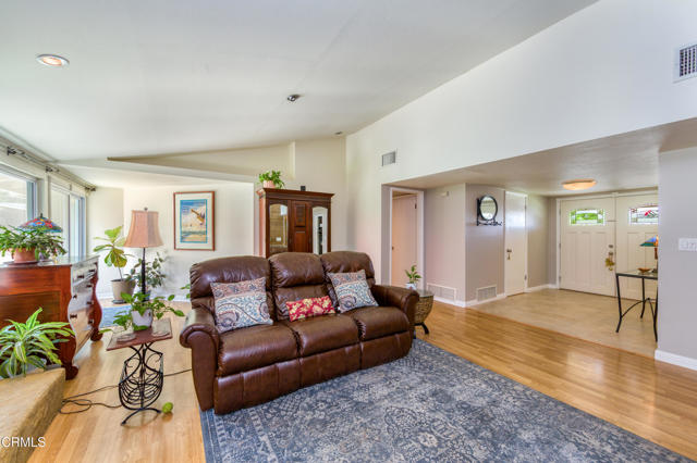 Detail Gallery Image 9 of 34 For 1116 Rexford Pl, Thousand Oaks,  CA 91360 - 3 Beds | 2 Baths