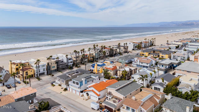 5451 Reef Way, Oxnard CA: https://media.crmls.org/mediaz/ce390cf7-0e0d-465f-a474-72d8de450412.jpg
