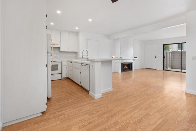 9120 GRAMERCY DR, San Diego CA: https://media.crmls.org/mediaz/ce397496-27ca-460f-88fe-88d296038329.jpg