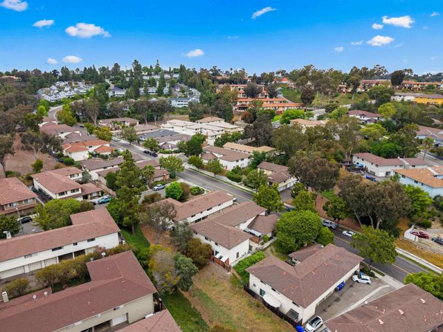 2139 Via Esmarca, Oceanside CA: https://media.crmls.org/mediaz/ce398b5b-9cbe-451c-87d8-d862b153ea9f.jpg