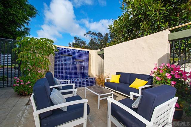 12991 Caminito Bodega, Del Mar CA: https://media.crmls.org/mediaz/ce39a8e8-f169-49da-a937-a4a130b1954d.jpg