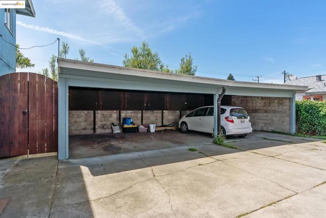 688 Alcatraz Ave, Oakland CA: https://media.crmls.org/mediaz/ce39b0d5-9f33-4d7d-bbe5-047f6781d0c1.jpg