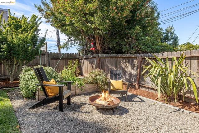 4701 Kaphan Ave, Oakland CA: https://media.crmls.org/mediaz/ce3a1404-0b46-403e-b729-82fd92fa36e8.jpg