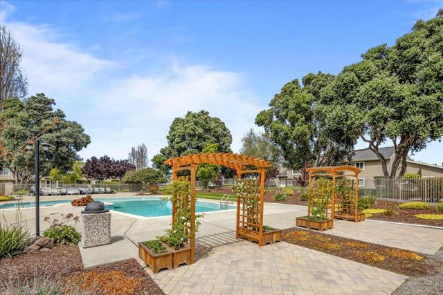 714 Comet Drive, Foster City CA: https://media.crmls.org/mediaz/ce3a3cbc-8404-499a-aeb5-95768d54e09e.jpg