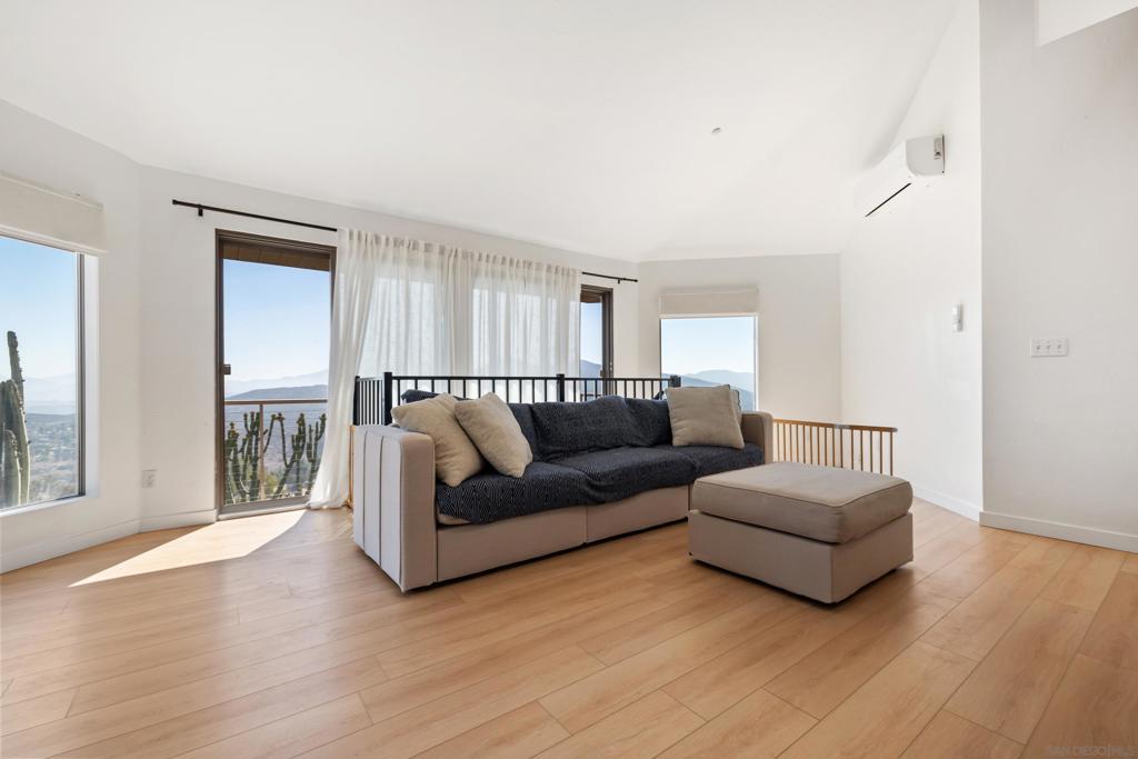 MLS #250043179SD image #33