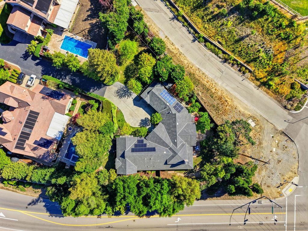 https://media.crmls.org/mediaz/ce3b8ba5-d7db-4c3d-8dd4-2a106eed5ea7.jpg?preset=X-Large
