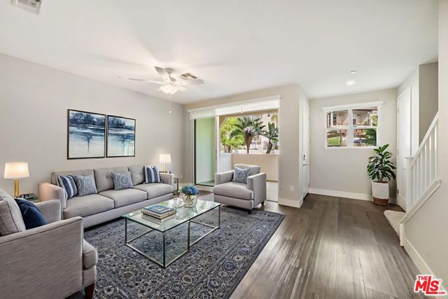 4394 Paxton Place, Calabasas CA: https://media.crmls.org/mediaz/ce3b8e89-ed7b-4f7f-914e-984d59d915d2.jpg