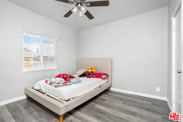 Image 12 of 27 For 11329 Sherman Way