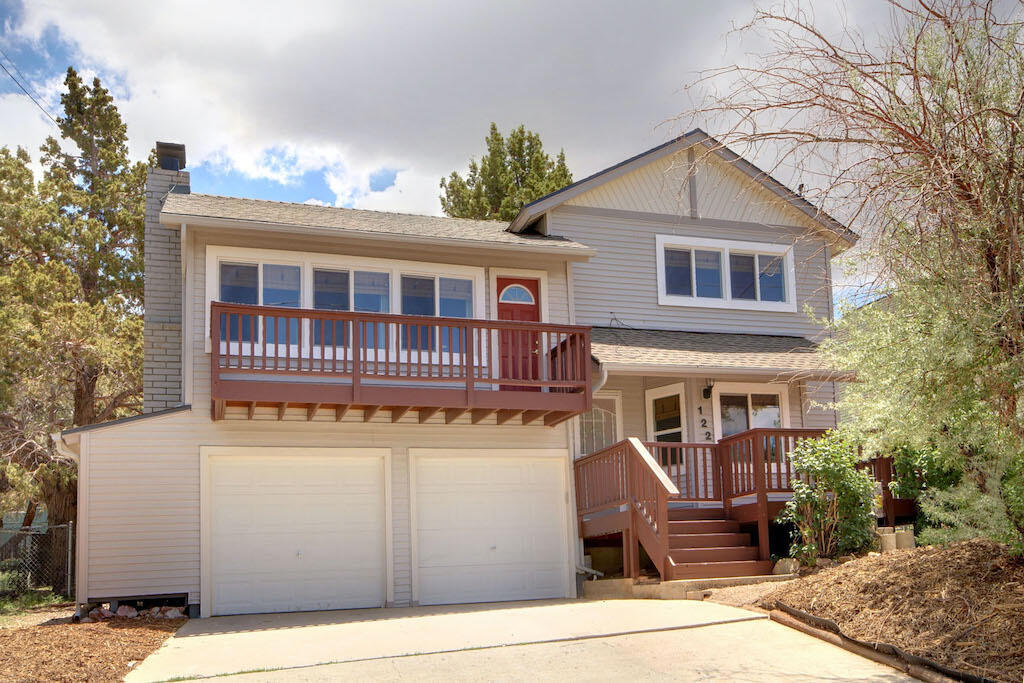 1225 Crestwood Drive