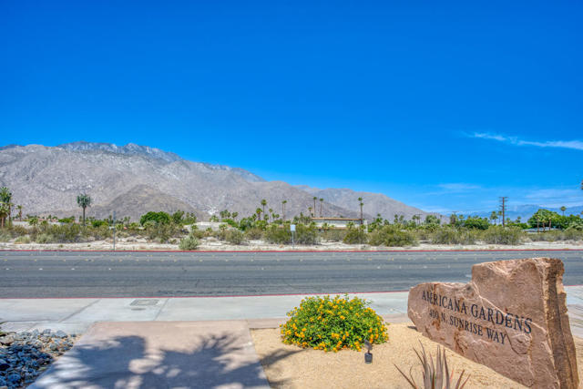 400 N Sunrise Way, Palm Springs CA: https://media.crmls.org/mediaz/ce3d3b25-657a-4a19-a237-c9b4da765e82.jpg