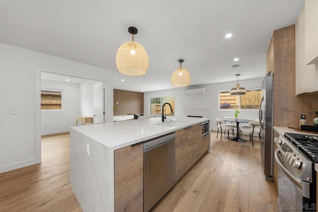 3297 Ashford, San Diego CA: https://media.crmls.org/mediaz/ce3d75dc-11e2-4570-8390-ccaf565d8553.jpg